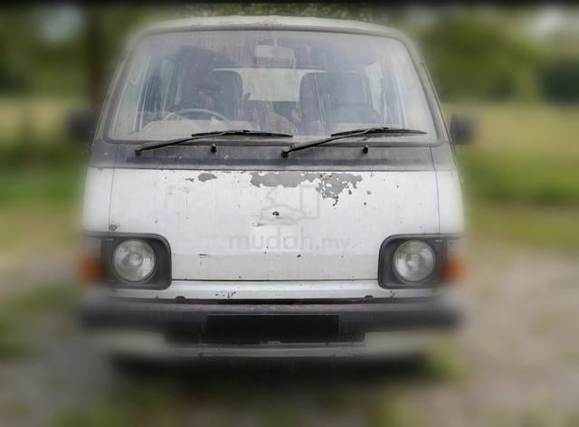 Toyota Hiace LH20 2.2 Diesel - 1