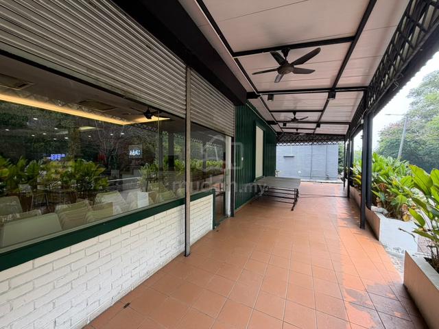 HOT LOCATION! READY For F&B Ground Floor Shop Facing Parkland Avenue 1