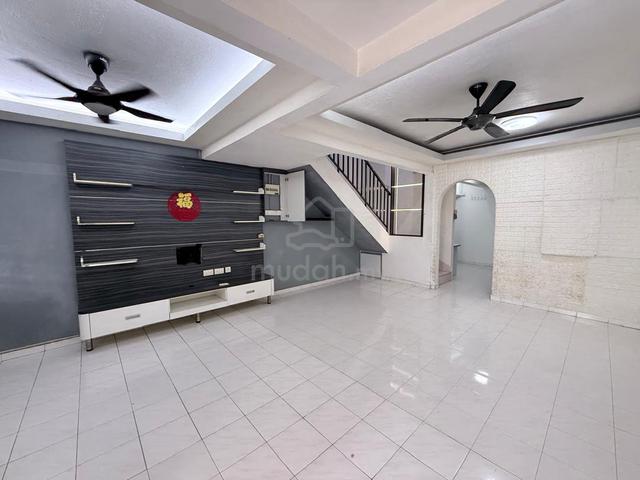 Jalan Bunga kertas Double Storey Terrace House For rent,kulai 1