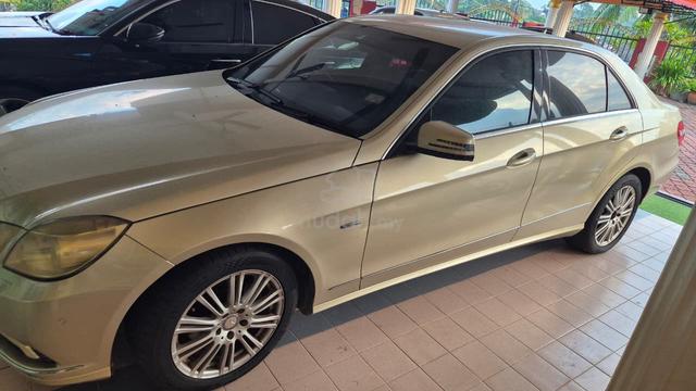 2010 Mercedes Benz E200 CGI BlueEFCY - 1