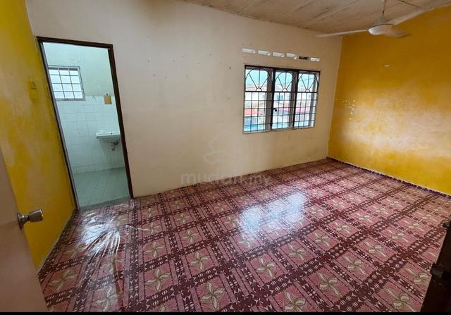 Rumah Teres 2 Tingkat Untuk Disewa Taman Banting Baru  1