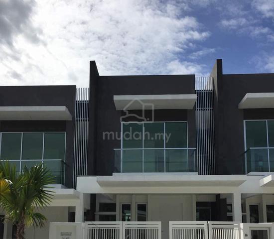 (GATED/FACING OPEN) 2 Storey Paragon 150 Taman Equine Seri Kembangan 1