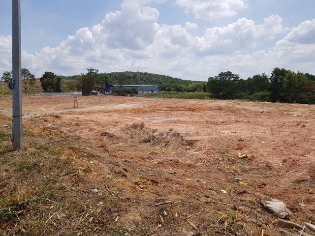Kluang Town Area 1.7359 Acre Tanah Bangunan Beside Main Road Rm45 psf 2