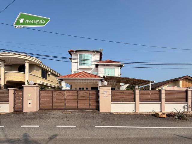 3 Storey Bungalow @ Seri Kuantan 1