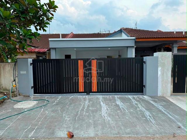 Taman Ehsan Jaya, Jalan EJ 1, Renovated Condition 3 rooms 2 baths 1