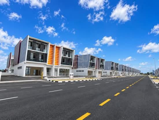 3 Storey Semi D Warehouse @ Pines Square (3655 sqft) 1