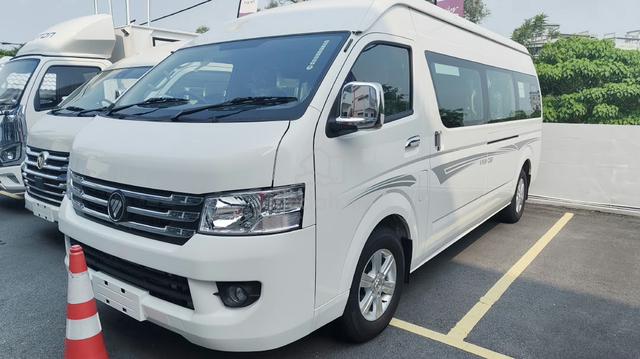 Foton VIEW 2.8 CS2L Turbo HIGH ROOF VAN 18Seats - 1