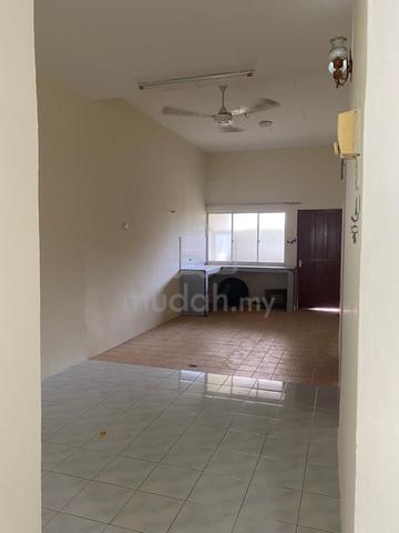 Big Single Storey House for Rent in Ipoh Garden East 4