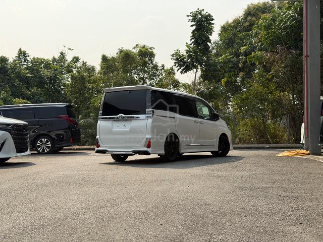 2021 Toyota VOXY 2.0 ZS KIRAMEKI III (A) - 2