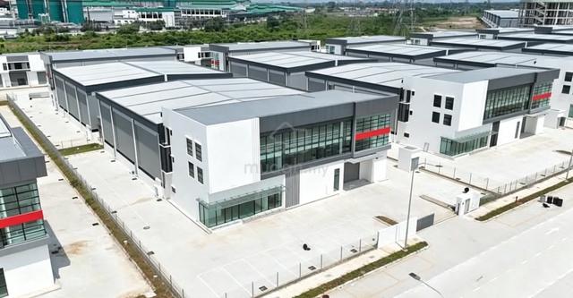 Brand new Hybrid Cluster Detached factory 🏭🔥 1
