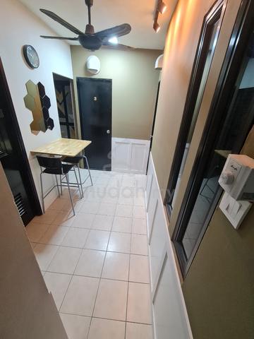 Pusat Komersial Seksyen 7 Shah Alam | Bilik Sewa Level 2 – WANITA 1