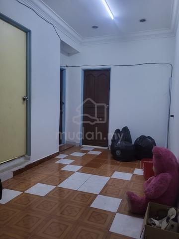 Puchong Perdana, 2 storey corner lot terrace near LRT 1