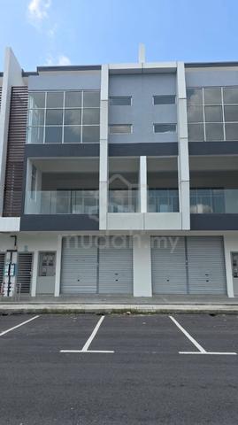 {GROUND FLOOR} 3Storey ShopLot, Suria Industrial Park SEPANG 3