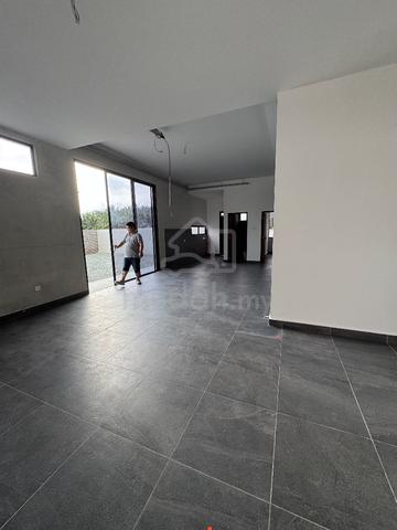 D’art hill residence bukit seni kulai 3 storey branc new corner new‼️ 4
