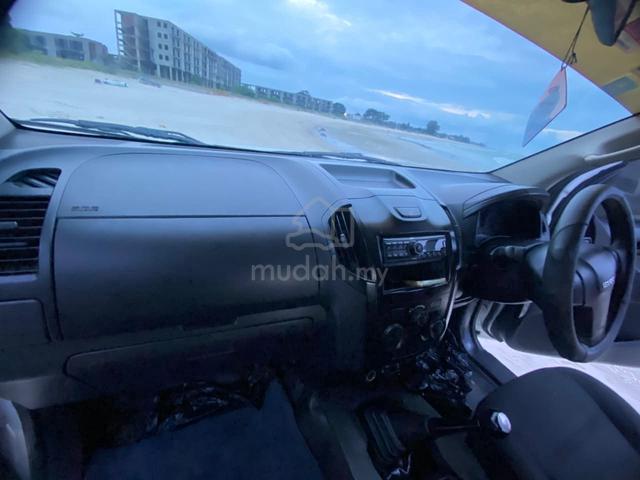 2017 Isuzu D-MAX 2.5 4X4 TFS86JSR-RAPH (M) - 4