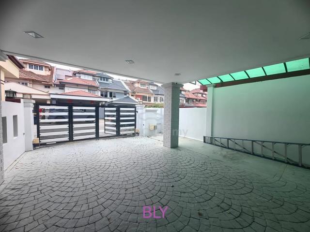 Bukit Tinggi Klang 2.5 Storey Partial Furnished Table Top For Rent 1