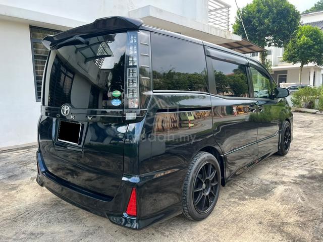 2016 Toyota VOXY 2.0 X (A) 8 seater - 2