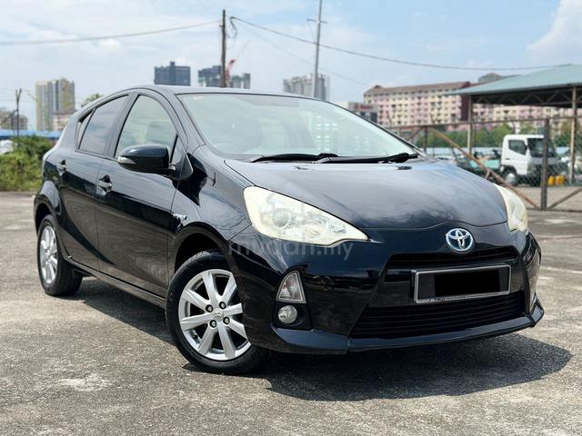 2013 Toyota PRIUS C 1.5 HYBRID FULL SERVICE TOYOTA - 1