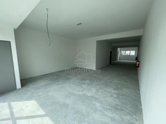 TIGA TINGKAT SHOPLOT DISEWA Jln PT 2, PUSAT KOMERCIAL PUNCAK Taiping 3