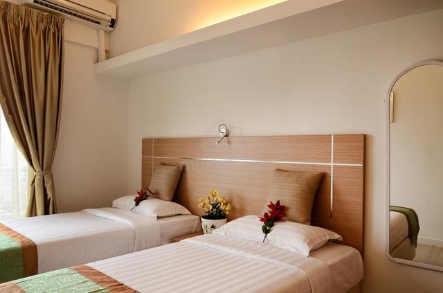 Cozy Middle Room for Rent - 8 mins walk to LRT/MRT Station 1