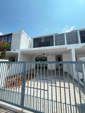 Double Storey House 4Bed 4Bath Partial Furnished @ Rini Home 8 1