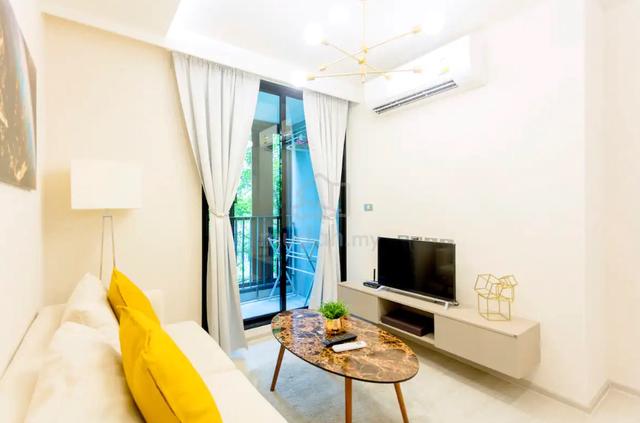 Aura Residence 1