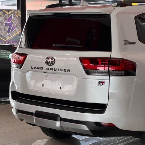 2023 Toyota Land Cruiser 300 3.5 GR Sport V6 - 4