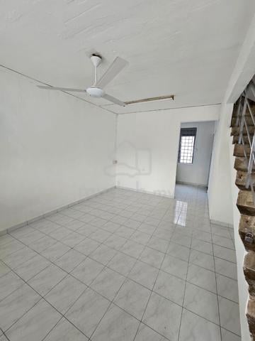 Rumah sewa Taman Johor Jaya Double Storey House jalan ros merah 1