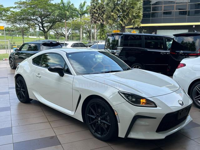 LOW MILEAGE 2024 Toyota GR86 2.4 RZ 8K KM 4.5A - 1