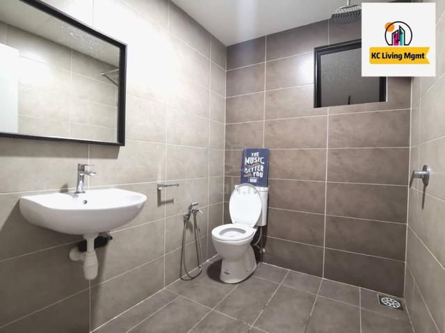 Female unit 𝐓𝐡𝐞 𝐆𝐫𝐞𝐞𝐧𝐬 𝐒𝐮𝐛𝐚𝐧𝐠 𝐖𝐞𝐬𝐭, room for rent 5
