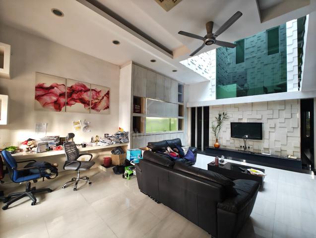 3.5 Storey Terrace at D'Boulevard, Balakong , Freehold, Super Cheap 1