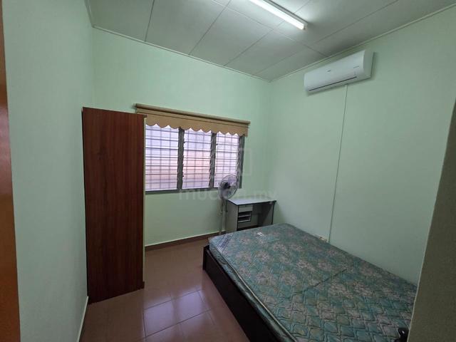 Medium Room for Rent / Seri Petaling 1