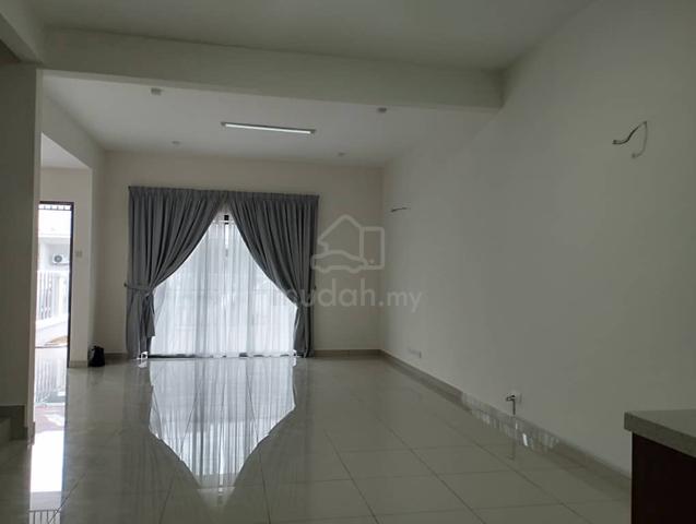 Double Storey @ Warisan Puteri. ERL, KLIA, Xiamen 1