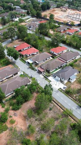 Tanah Lot Bungalow di Lenggeng, Negeri Sembilan 1