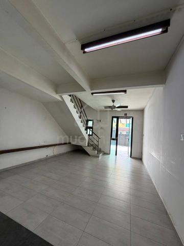 2.5 Storey House Jalan Bayan Megah Ria Renovated Near Highway 1