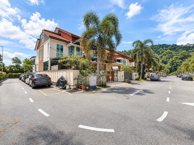RENOVATED 💥 CORNER Double Storey Semi D Cluster Ampang Saujana 1