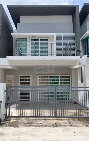 Medium Bedroom for Rent at Bandar Springhill, Lukut, Port Dickson 1