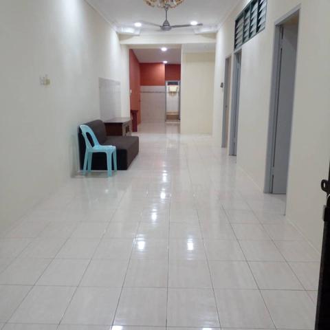 Huge 1tibgkat terrace sudah renovated habis, tak Ada downpayment give 1