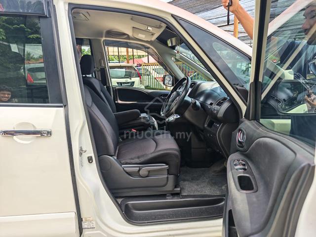 2013 Nissan SERENA FULL SPEC 2.0 (AUTO) - 4