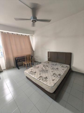 Aloha tower / to ciq 10 mins / low deposit / Jb town area /Master room 1