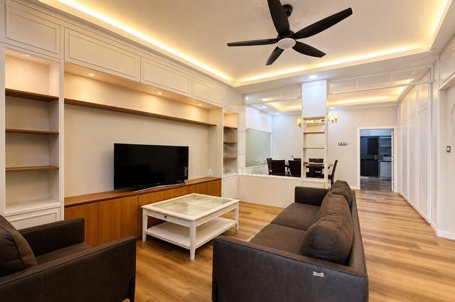 Fully Renovated & Fully Furnished House in Bukit Jelutong For Sale 1