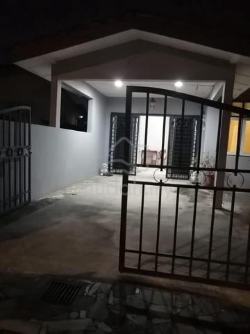 Bukit Beruang , furnished single storey end lot house for rent 1