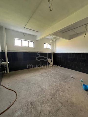 Kempas denai Bungalow 2.5storey Bare Unit 9bed 4big bath 3