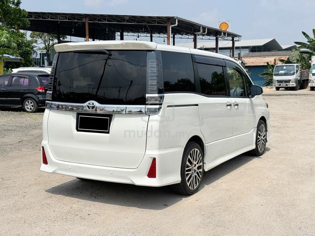 2020 Toyota VOXY 2.0 ZS KIRAMEKI II (A) - 3