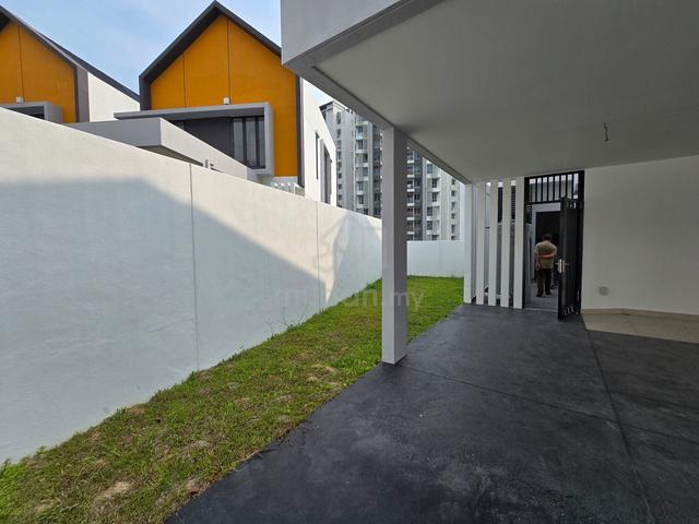 Brand New End Lot Unit 1