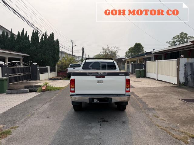 2010 Toyota HILUX 2.5 G FACELIFT (A) - 4