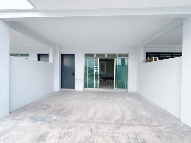 Double Storey Terrace House / Dato Onn / Austin / 3bed / 1