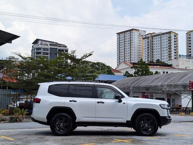6K LOW MiL 2023 TOYOTA LAND CRUISER GR LC300 3.5 - 5
