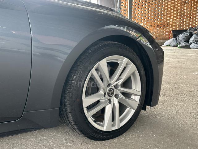 LIKE NEW 2022 Lexus IS300 2.0 LUXURY TURBO - 4