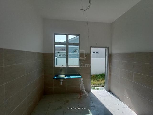 Brand new Semi D for rent at Senawang 4